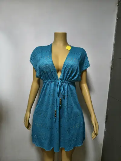 Vestido de fiesta negro con diseño geométrico - miniatura 6