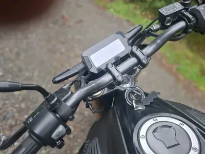 Moto Honda twister con alforjas laterales - miniatura 5