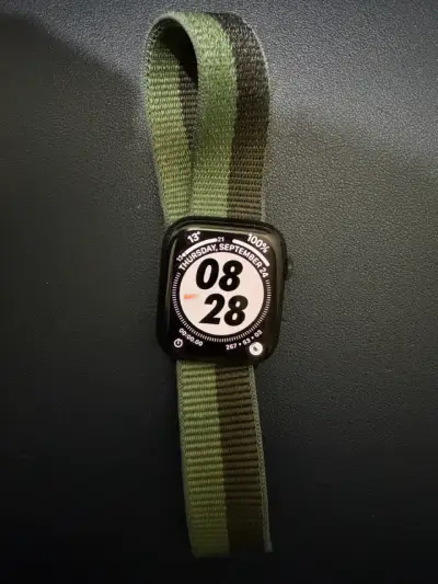 Apple Watch Series 7 con correas intercambiables - miniatura 1