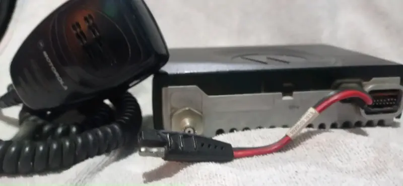 Radio móvil Motorola EM400 con micrófono - 3