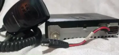 Radio móvil Motorola EM400 con micrófono - miniatura 3