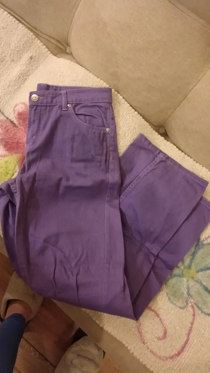 Pantalones morados de mujer en buen estado