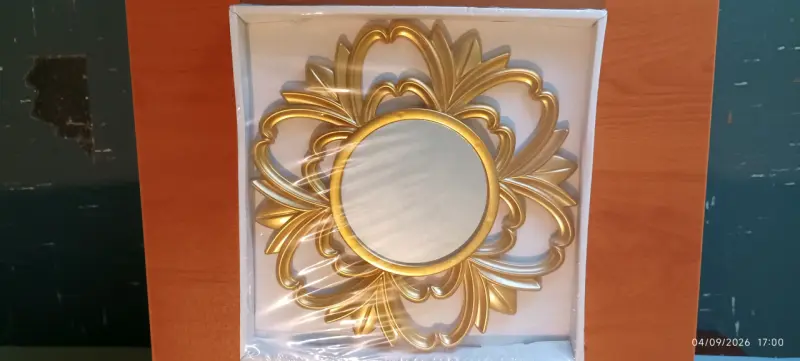 Espejo decorativo dorado con diseño floral - 4