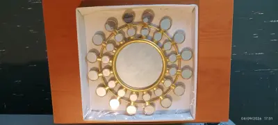 Espejo decorativo dorado con diseño floral - miniatura 5