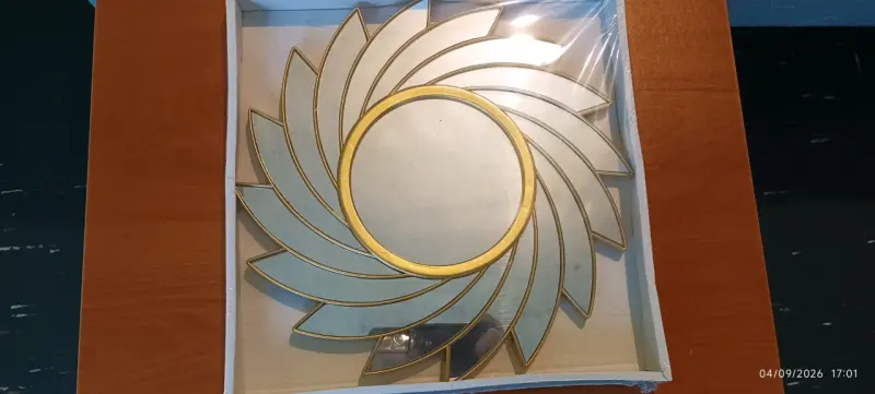 Espejo decorativo dorado con diseño floral - 6