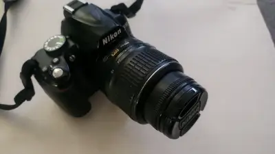 Cámara Nikon DSLR con lente 18-55mm - miniatura 1