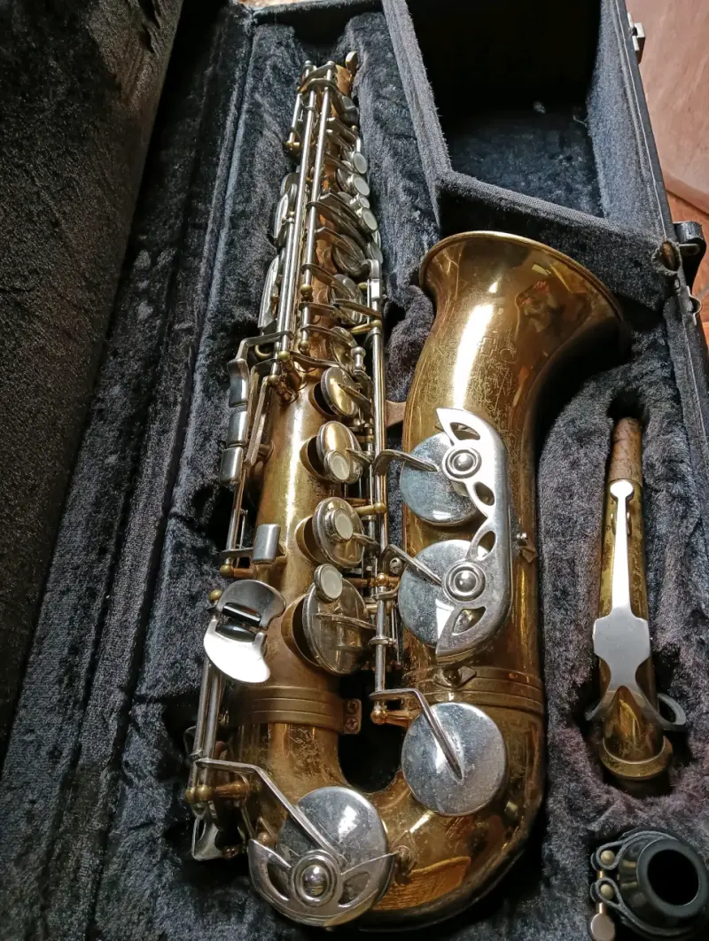 Saxofón Alto Vito Taiwanés en Buen Estado - 1