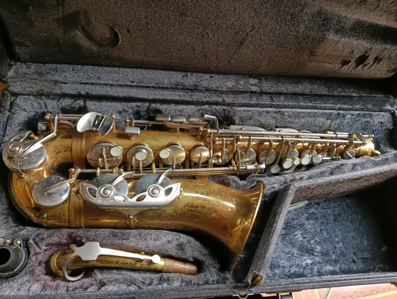 Saxofón Alto Vito Taiwanés en Buen Estado - 2