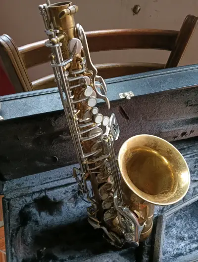 Saxofón Alto Vito Taiwanés en Buen Estado - miniatura 4