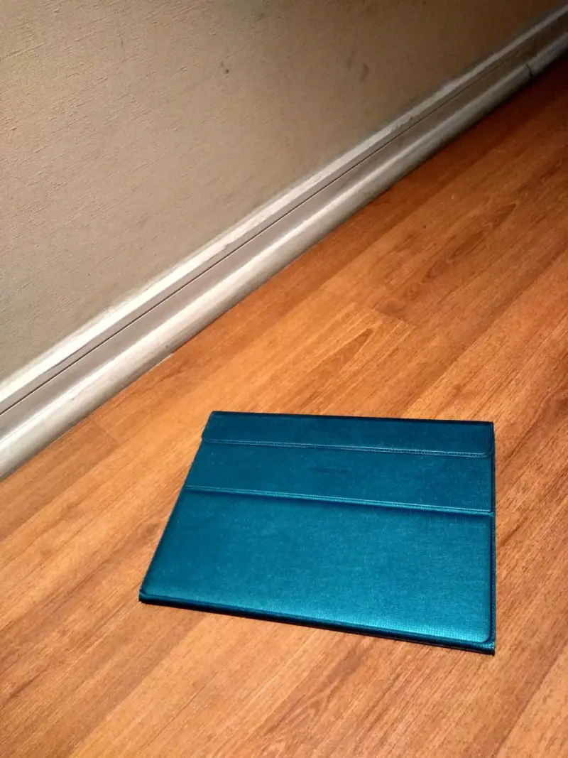 Tablet Samsung Galaxy Tab con funda azul - 2