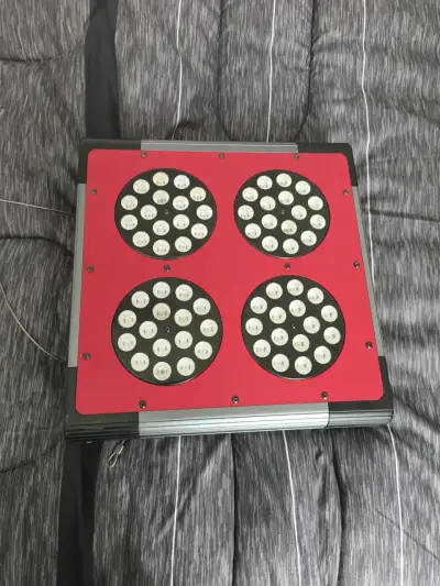 Luz LED thunder 4  para cultivo - miniatura 1