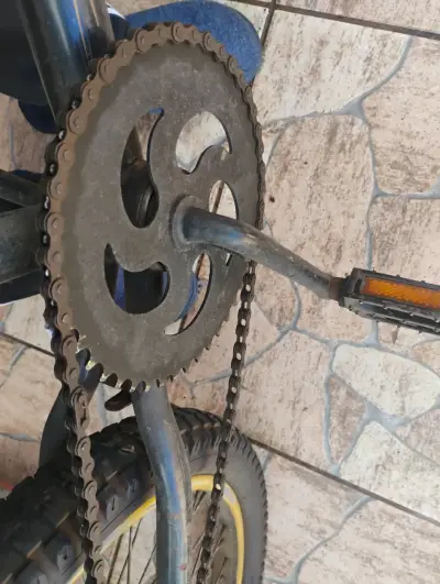 Bicicleta BMX negra en buen estado - miniatura 5