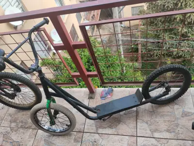 Scooter de equilibrio para niños en buen estado - miniatura 1