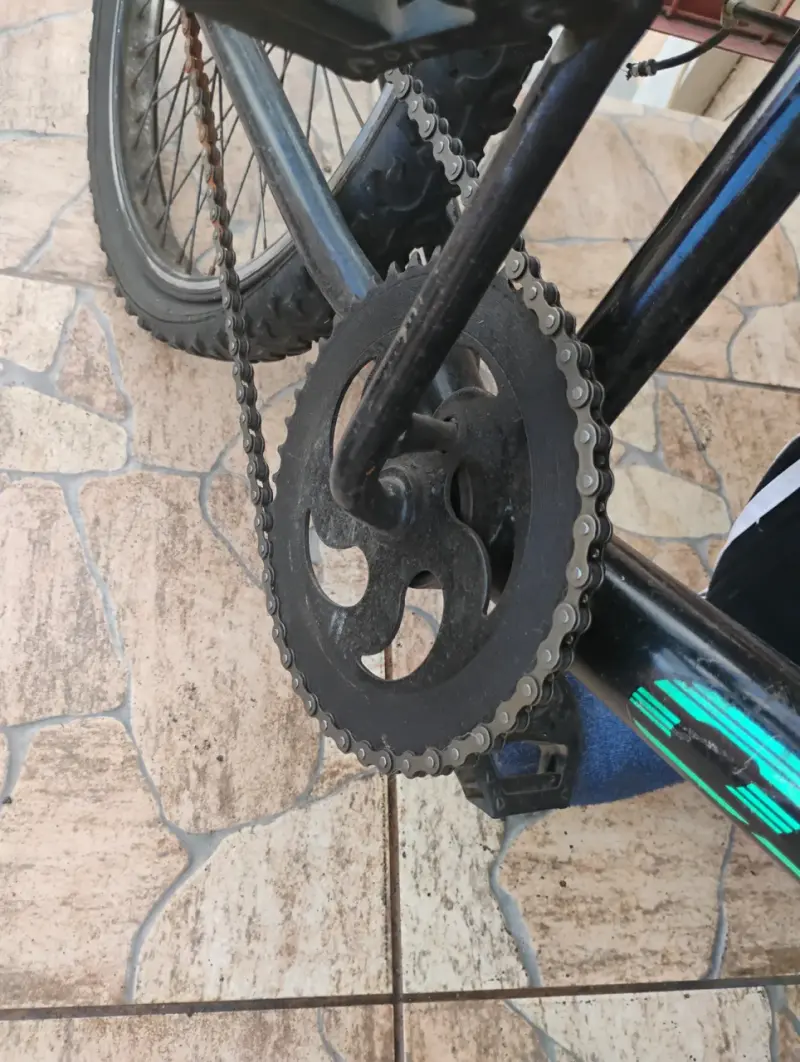 Bicicleta BMX negra para acrobacias - 5