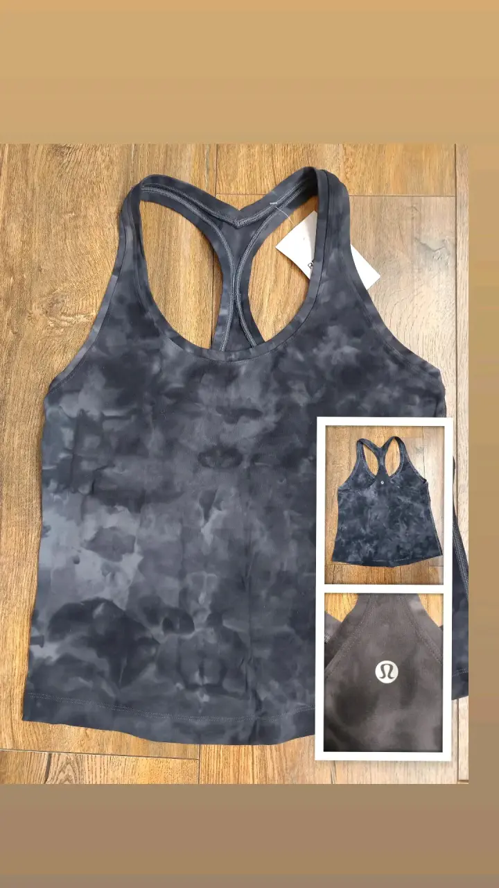 Polera deportiva Lululemon negra con diseño