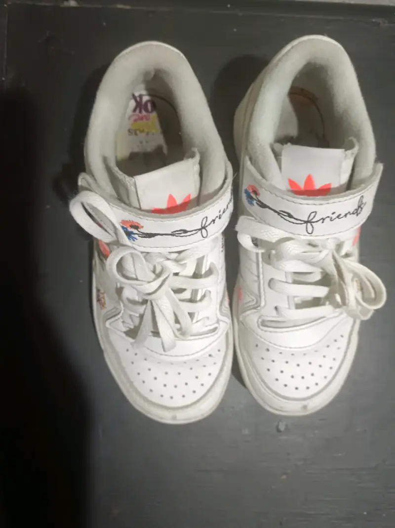 Zapatillas blancas Adidas Friends para niñas - 1
