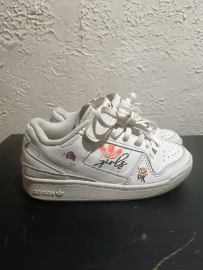 Zapatillas blancas Adidas Friends para niñas - miniatura 2