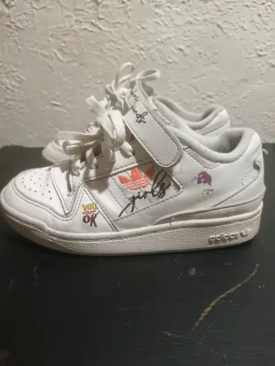 Zapatillas blancas Adidas Friends para niñas - miniatura 3