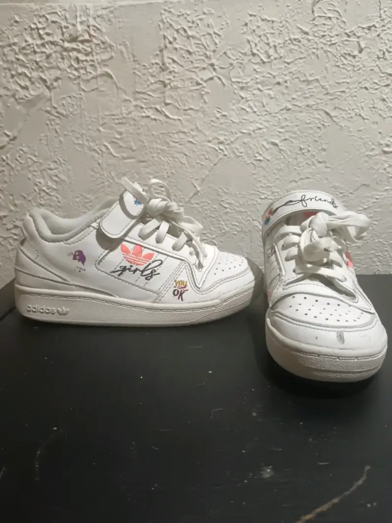 Zapatillas blancas Adidas Friends para niñas - 4
