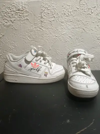 Zapatillas blancas Adidas Friends para niñas - miniatura 4