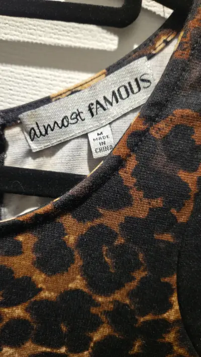 Vestido ajustado con estampado animal print - miniatura 4