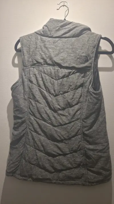 Chaleco sin mangas gris The North Face - miniatura 2