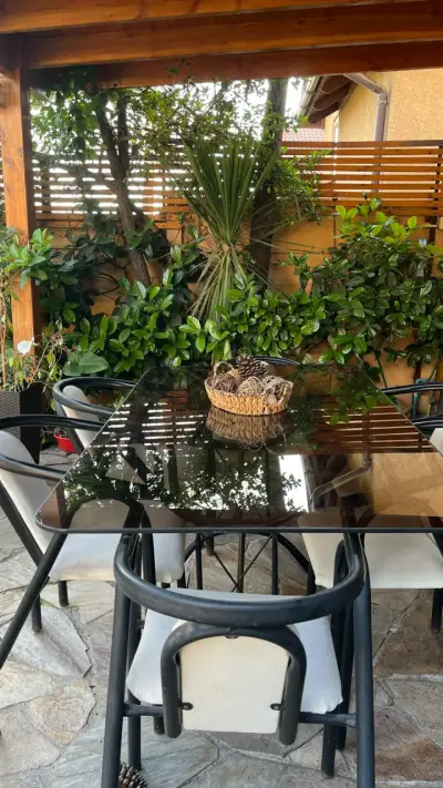 Juego de comedor exterior con mesa de vidrio y sillas - miniatura 3