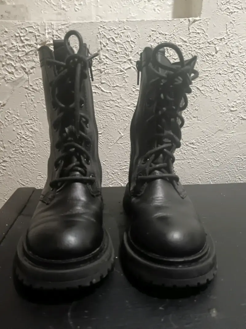 Botas de cuero negro con cierre lateral - 1