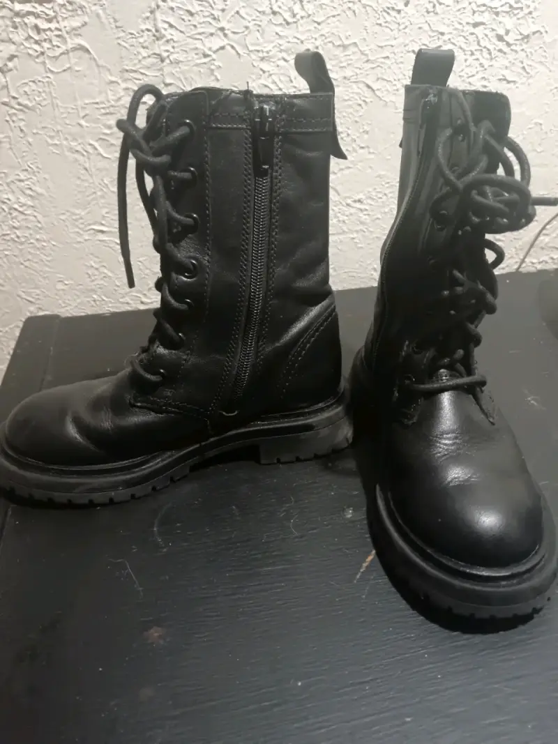 Botas de cuero negro con cierre lateral - 3