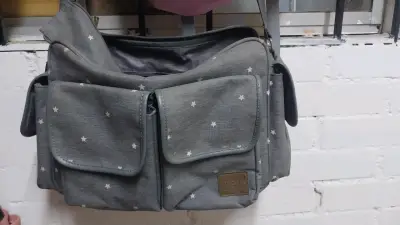 Bolso maternal gris con estrellas Infanti - miniatura 1