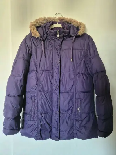 Chaqueta acolchada morada con capucha - miniatura 1
