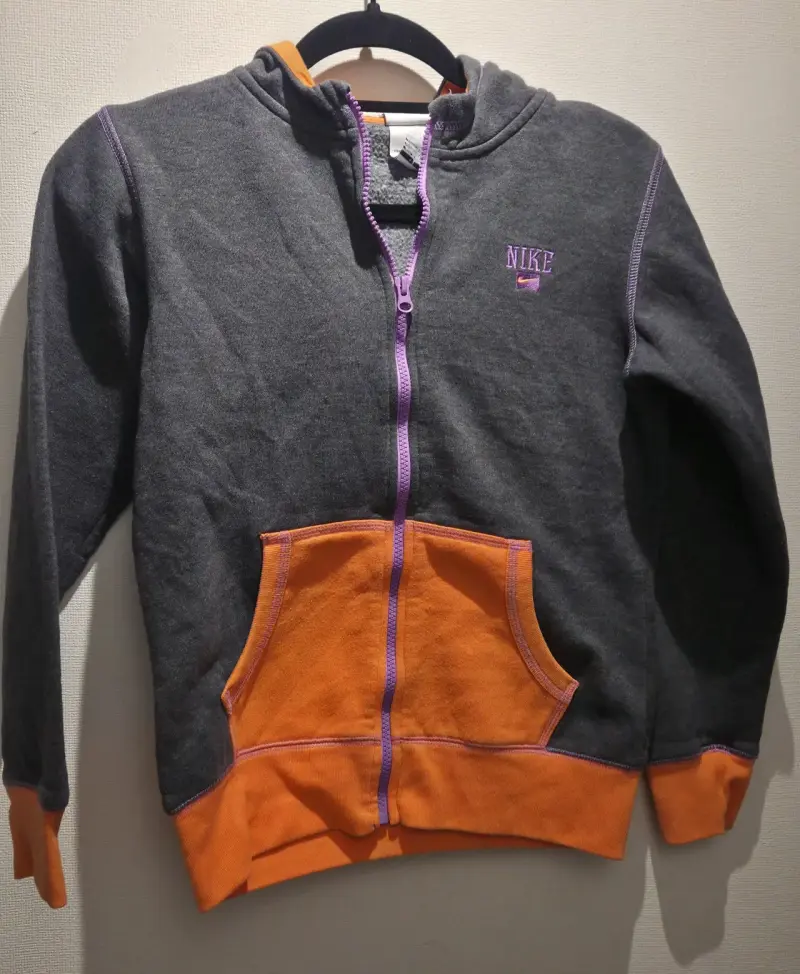 Polerón con capucha Nike gris y naranja para niños - 1