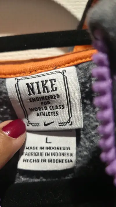 Polerón con capucha Nike gris y naranja para niños - miniatura 3