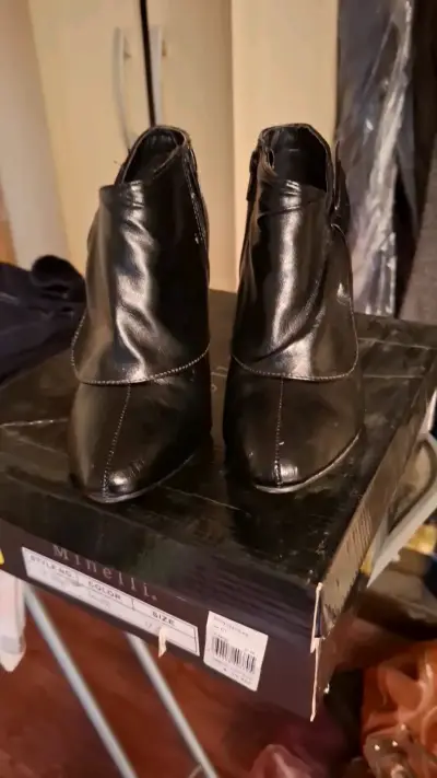 Botines de cuero negro Minelli con tacón - miniatura 1
