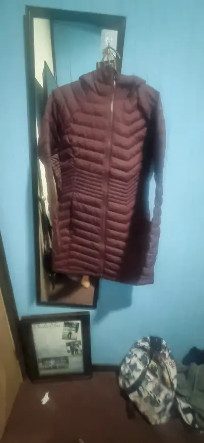 Chaqueta acolchada morado con capucha - miniatura 1