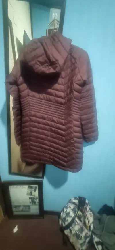 Chaqueta acolchada morado con capucha - miniatura 2