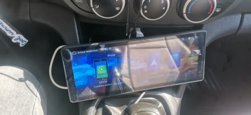 Pantalla táctil para auto con CarPlay y soporte - 1