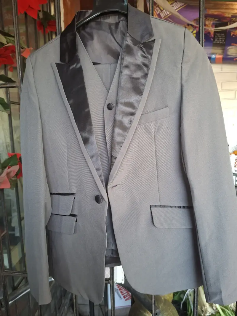 Traje de niño talla 14.Gris con Solapa Satinada - 2