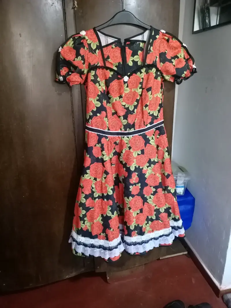 Vestido floral vintage con encaje - 2