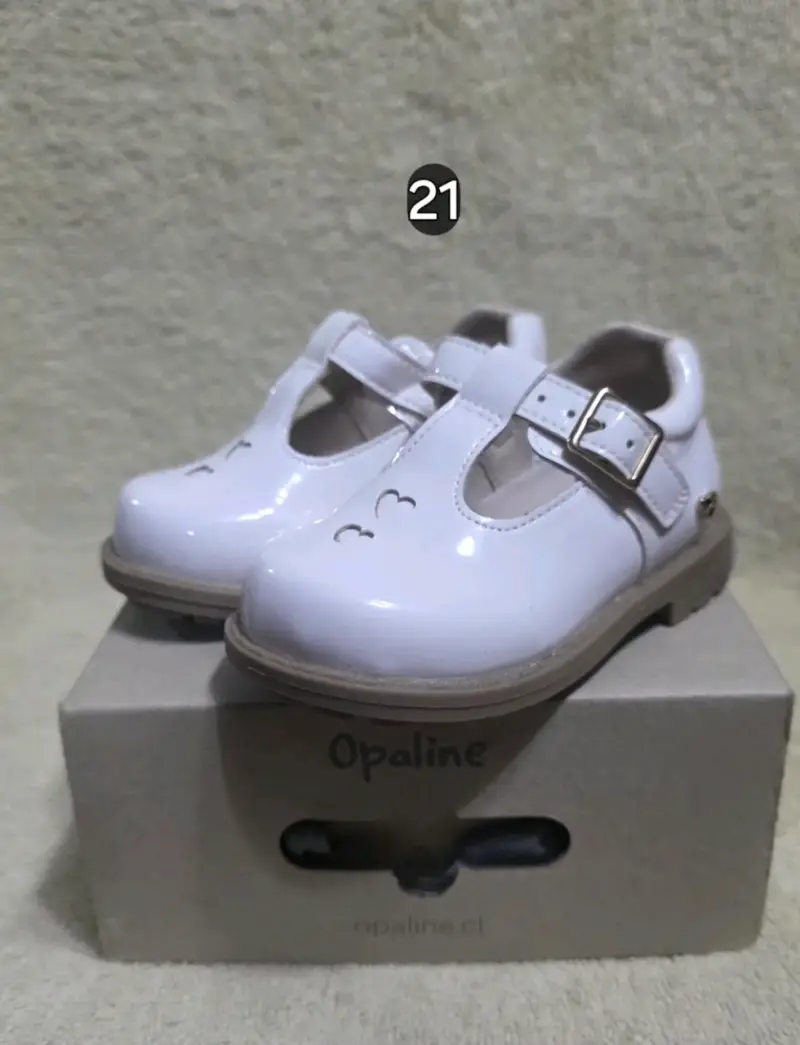 Zapatos de charol blanco para niña Opaline