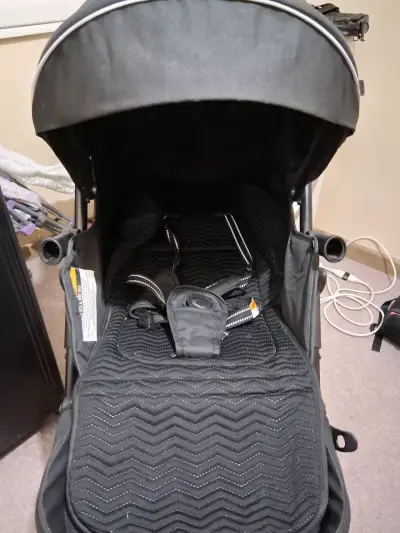 Coche de bebé Infanti plegable negro - miniatura 1