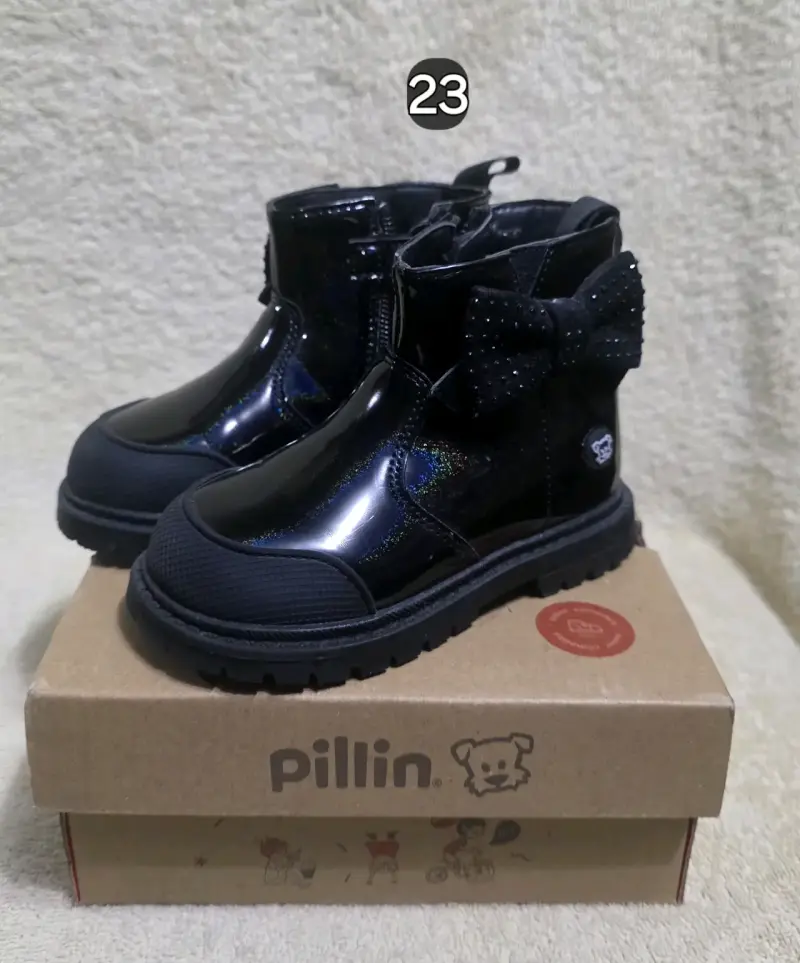 Botines negros para niña con lazo Pillin