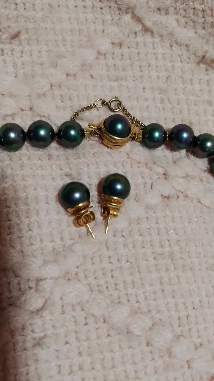 Conjunto de collar y aros de perlas negras verdes - 2