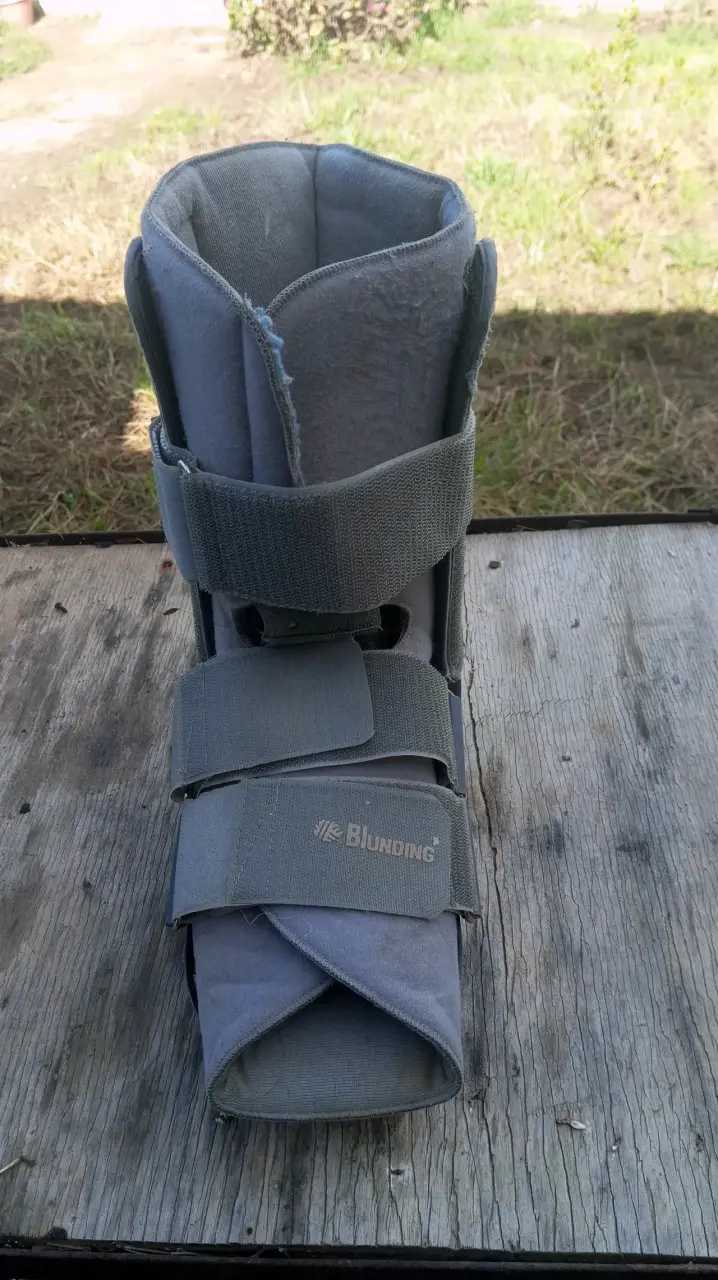 Bota ortopédica Blunding gris con velcro - 1