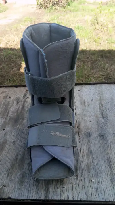 Bota ortopédica Blunding gris con velcro - miniatura 1