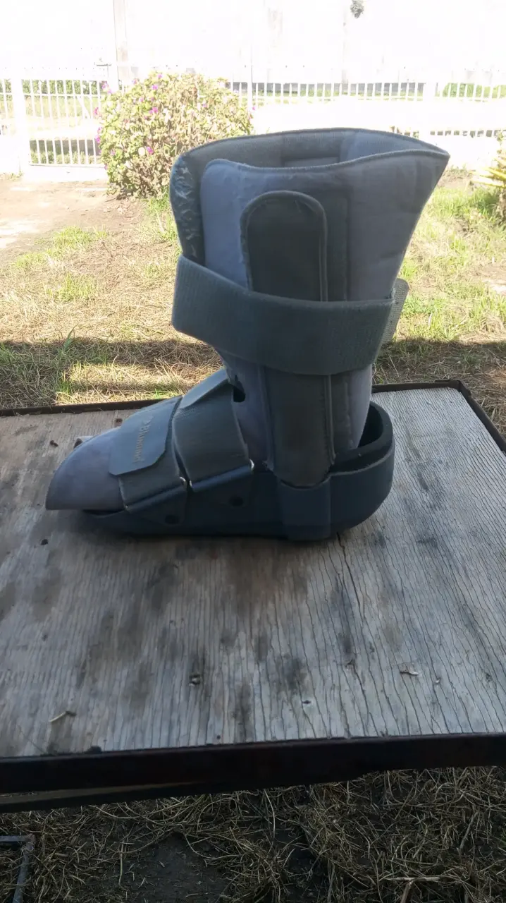 Bota ortopédica Blunding gris con velcro - 2