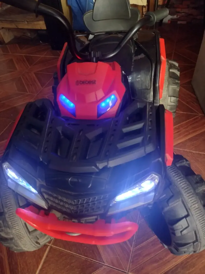 Cuatrimoto eléctrica para niños Bebesit roja y negra - 3