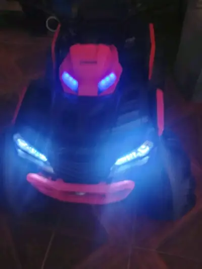 Cuatrimoto eléctrica para niños Bebesit roja y negra - miniatura 5