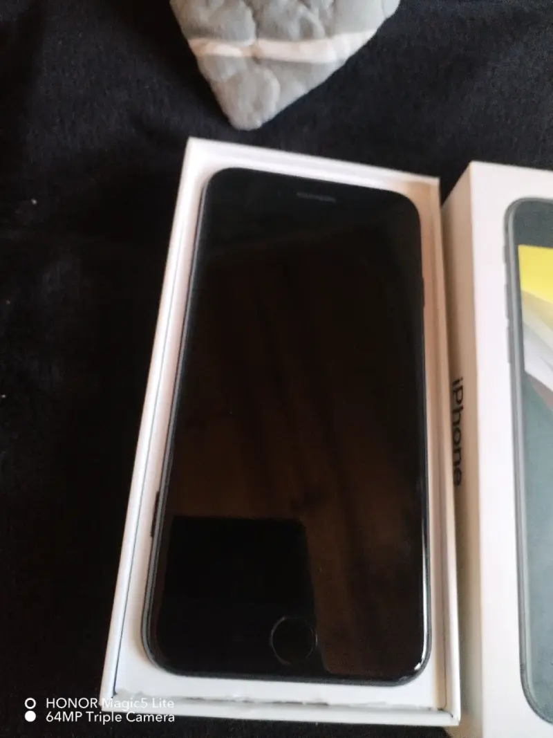 iPhone SE 64GB Negro - 1