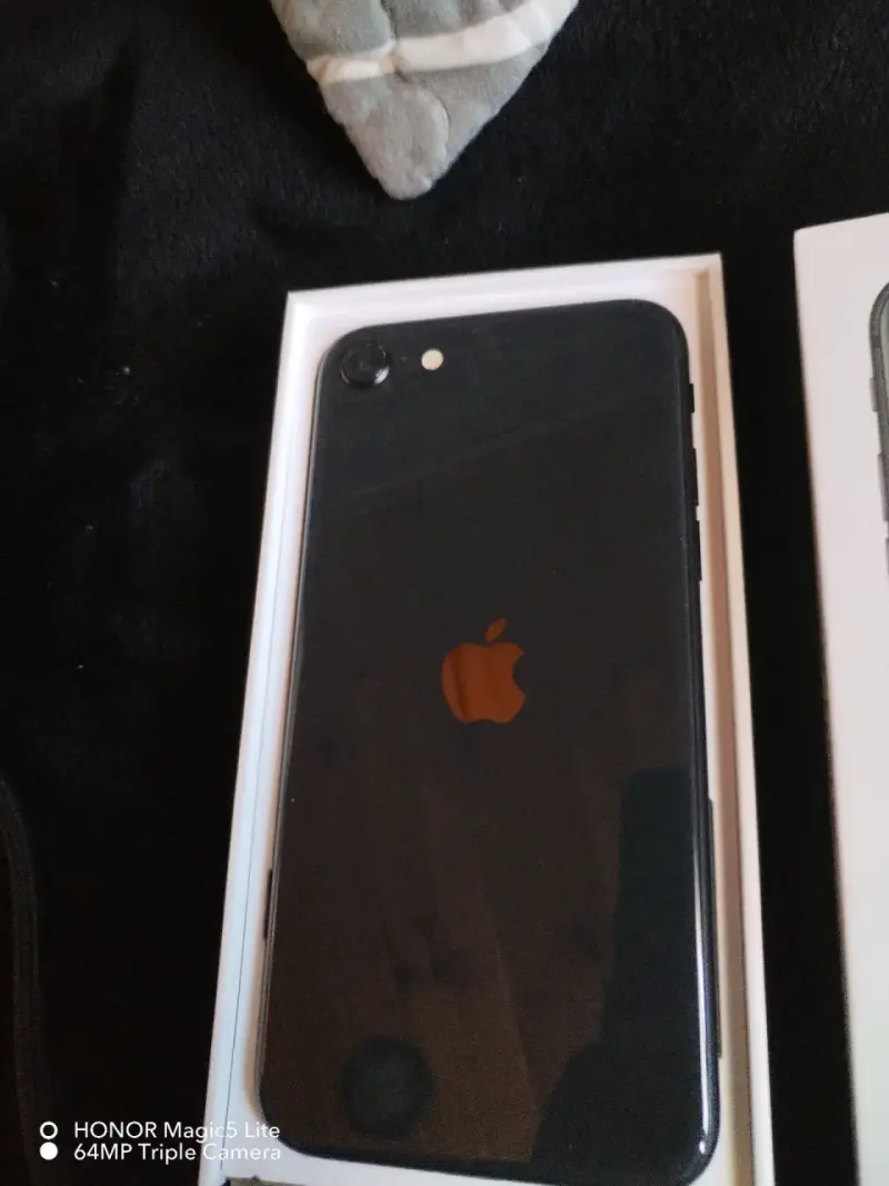 iPhone SE 64GB Negro - 2